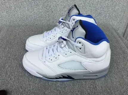 Air Jordan 5 Sneakers, versión blanca