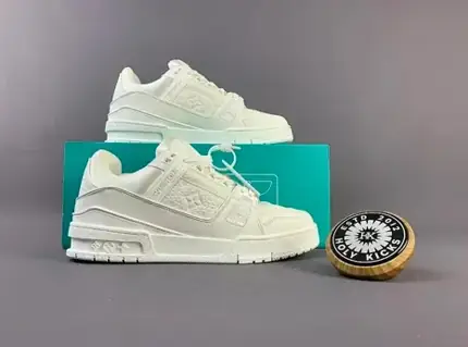 Louis Vuitton Trainer Sneakers, versión blanca