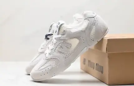 New Balance x Miu Miu 530 Sneakers, versión blanca