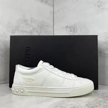 Valentino Garavani VLOGO Sneakers [9 styles], versión blanca