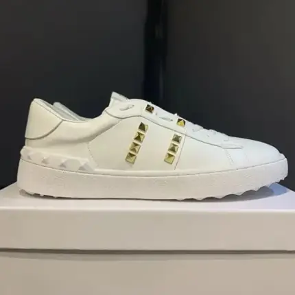 Valentino Rockstud Sneakers, versión blanca
